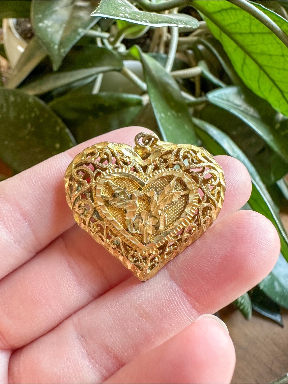 Vintage Gold filigree two doves heart pendant